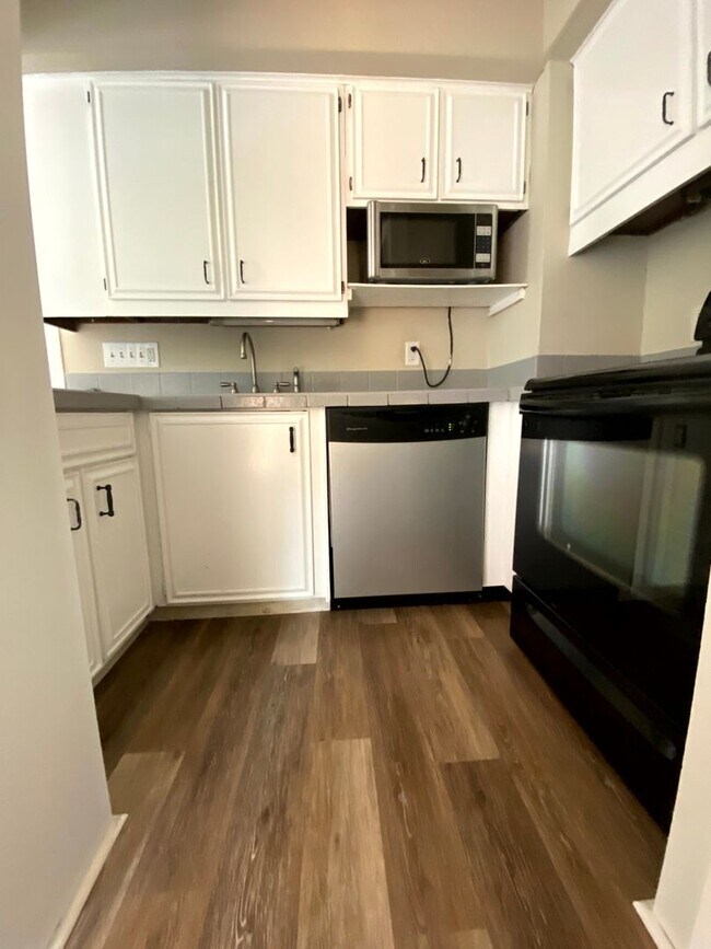 Building Photo - Updated 2 bedroom 1 bath home - located on...