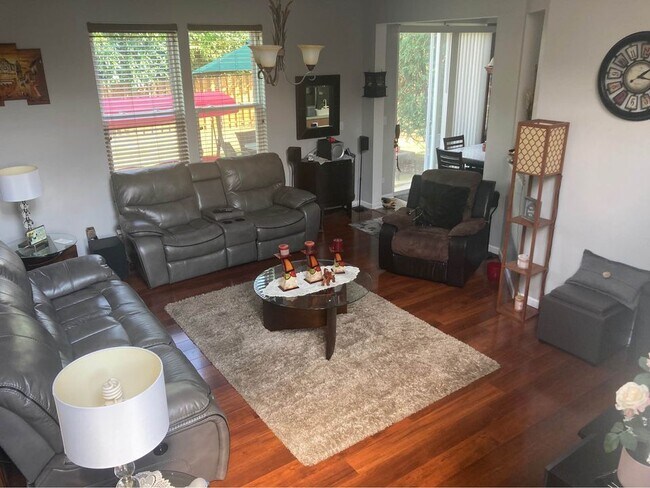 Foto del edificio - 3348 Cremin Ct