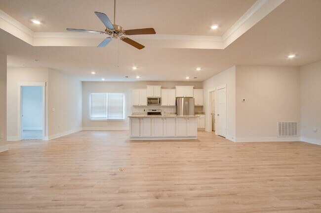 Building Photo - Deer Run 4BR/3BA Home – Solar, Community Pool & ½ Deposit for Active Military