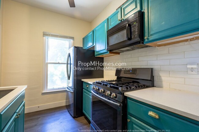 Building Photo - Charming 3-Bedroom Sanctuary in Vibrant Mo...