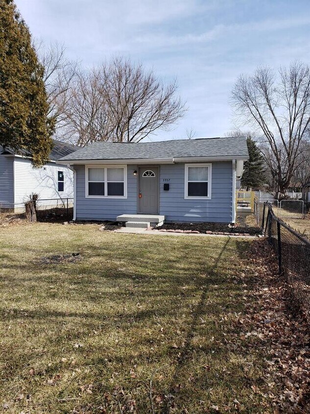 Foto principal - 3937 N Layman Ave