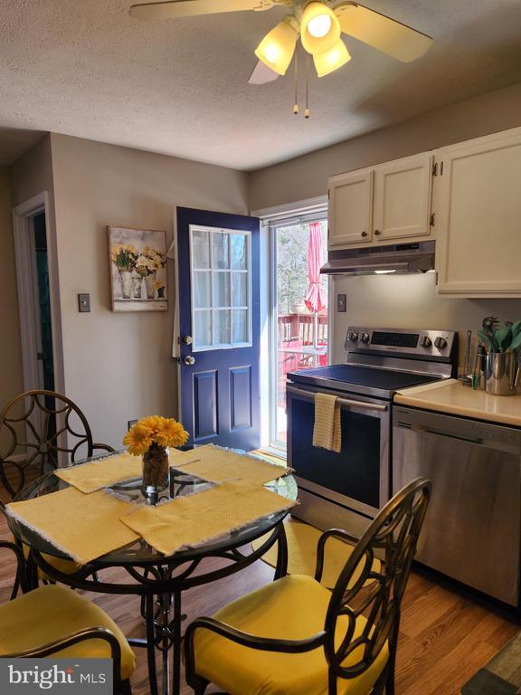 Foto del edificio - 6345 Piney Ridge Dr