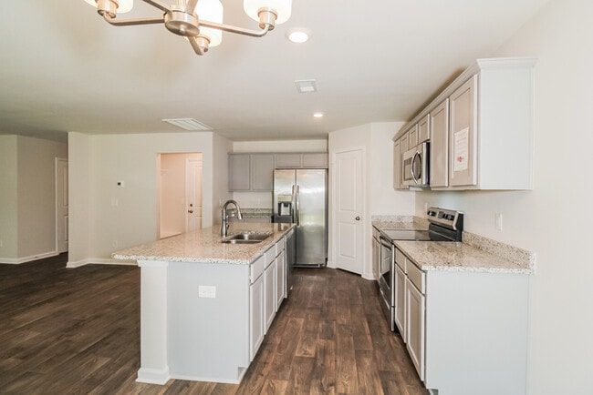 Building Photo - Beautiful Home near Fort Jackson, Shaw Air...