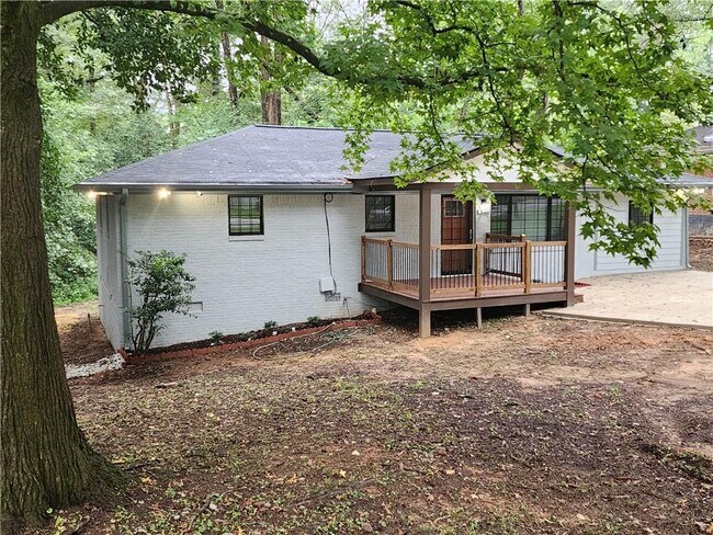 Building Photo - 2953 Meadowview Dr SE