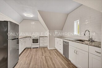 Building Photo - 130 400 E