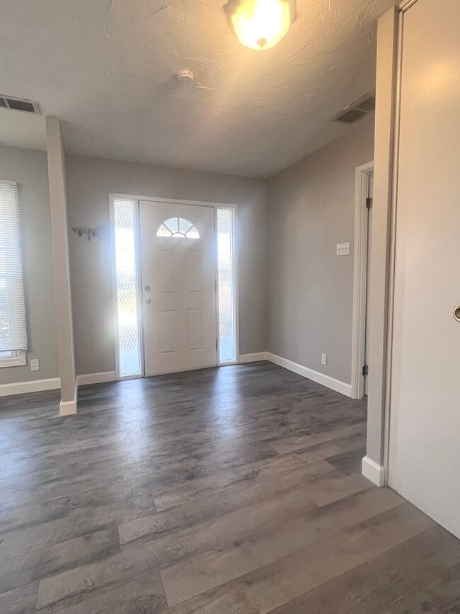 Foto del edificio - 3912 Manorwood Dr