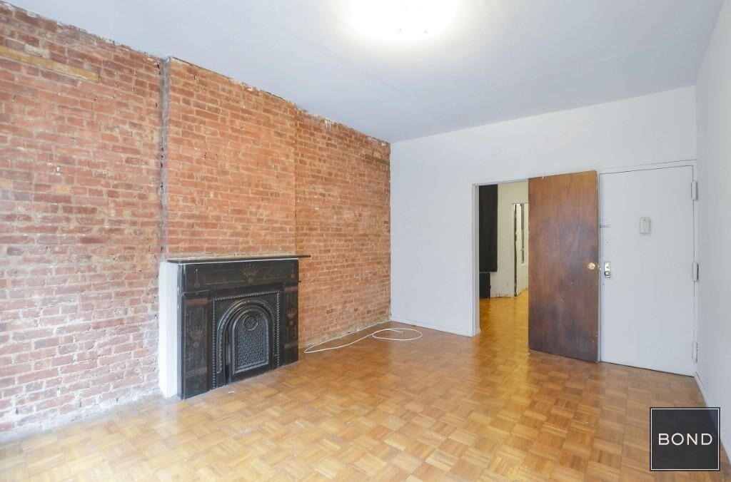 Building Photo - 514 E 83rd St