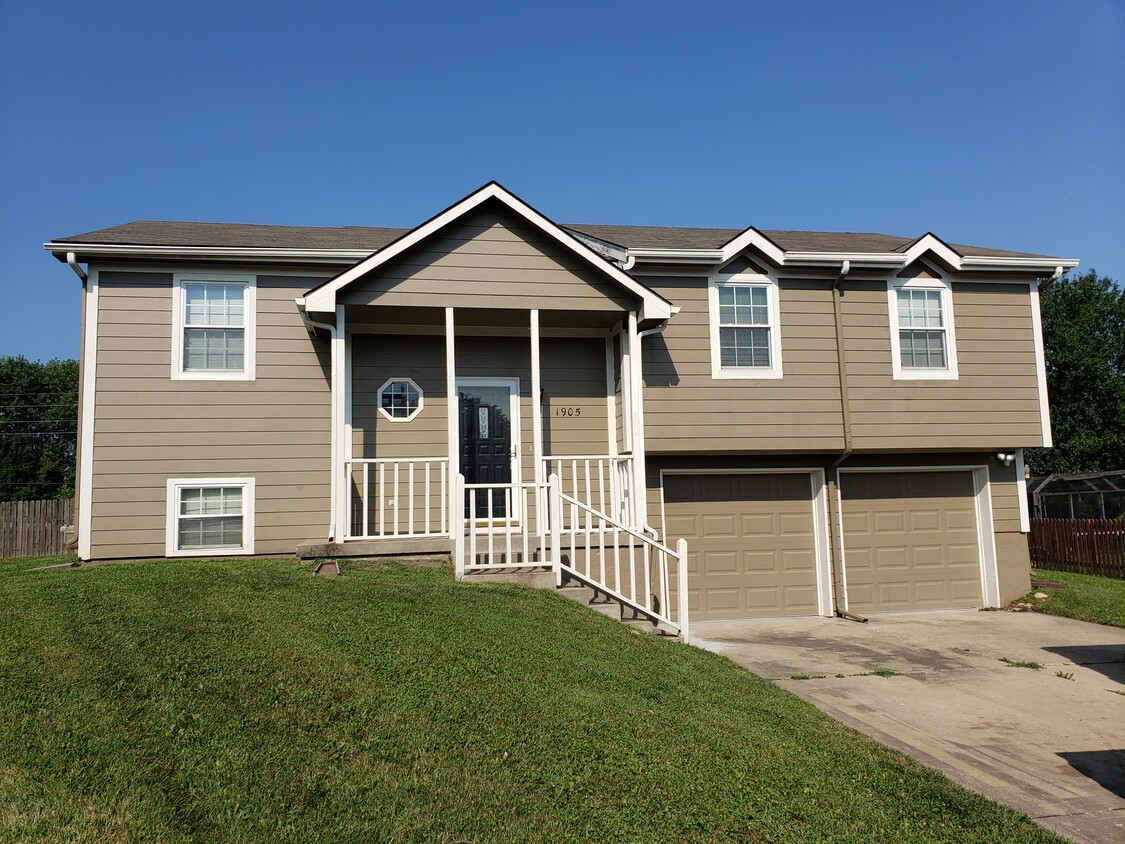 1905 NE Peters Cir, Lees Summit, MO 64086 House Rental in Lees Summit