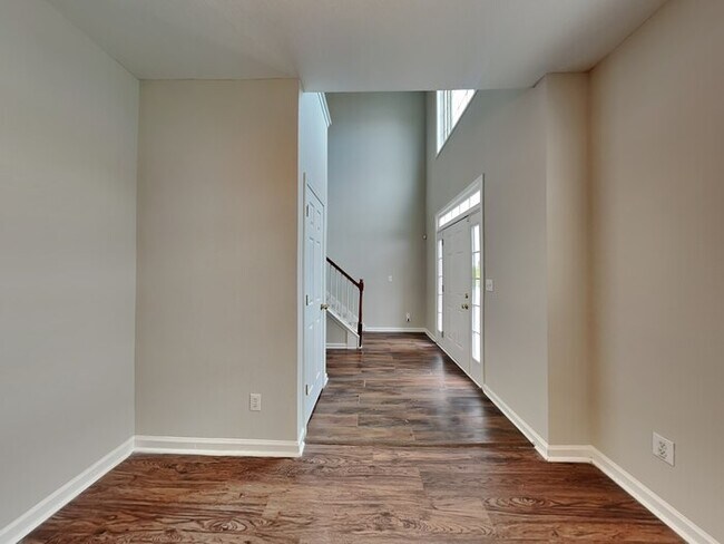 Foto del edificio - 285 Jerome Ct