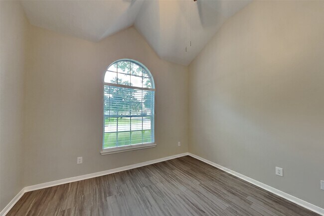 Foto del edificio - 1622 Sandy Park Dr