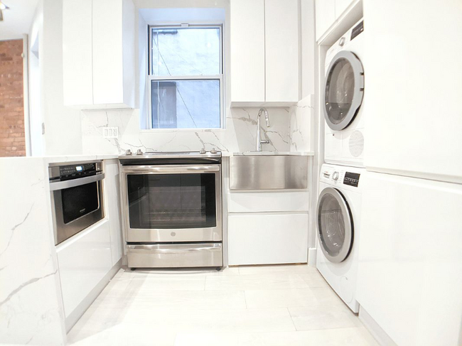 Building Photo - 2174 Amsterdam Ave