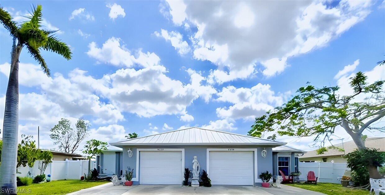 Primary Photo - 4635 Palm Tree Blvd