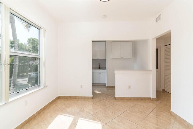 Foto del edificio - 694 NE 76th St