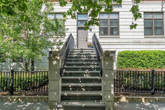 Building Photo - 1300 Grand St