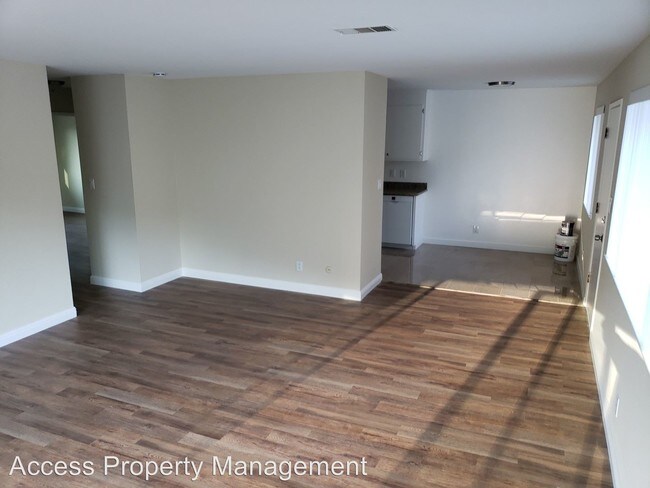 Foto del edificio - 3 br, 2 bath Apartment - 515 Kains Ave.