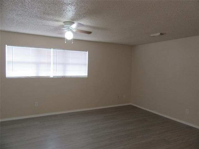 Building Photo - 206 Oak St