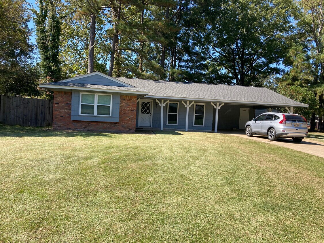 Foto principal - 501 Spruce Ln