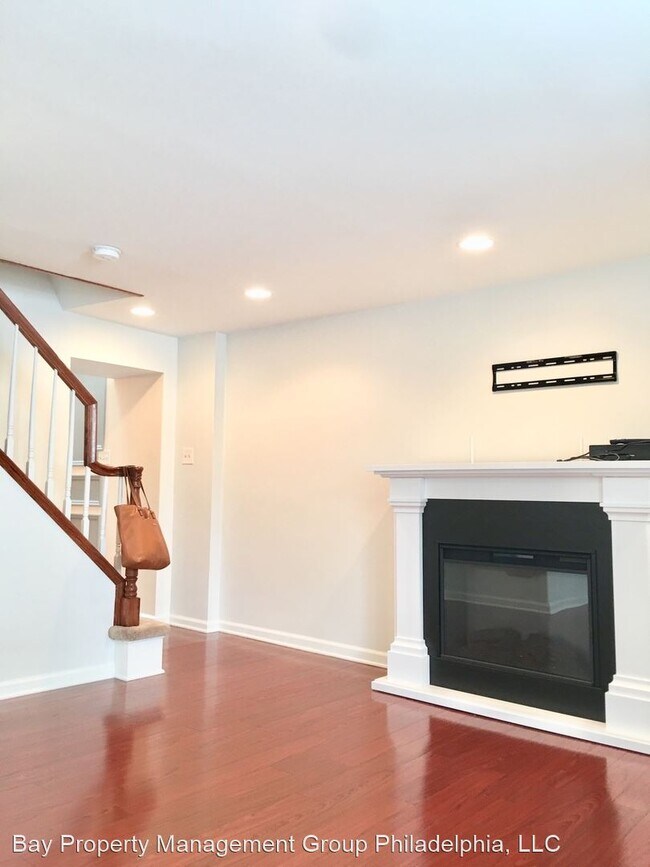 Foto del edificio - 3 br, 1.5 bath House - 111 Roxborough Ave