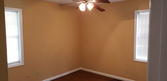 Building Photo - Duplex 2 bedroom 1 bath unit $875 per month