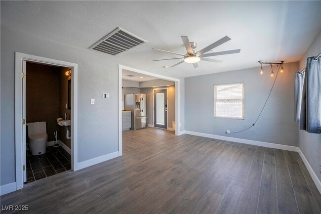 Building Photo - 550 Karen Way
