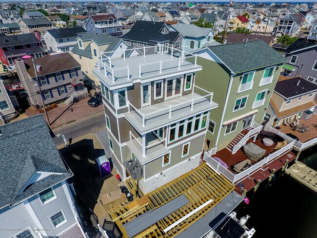 Building Photo - 213 Johnson Rd