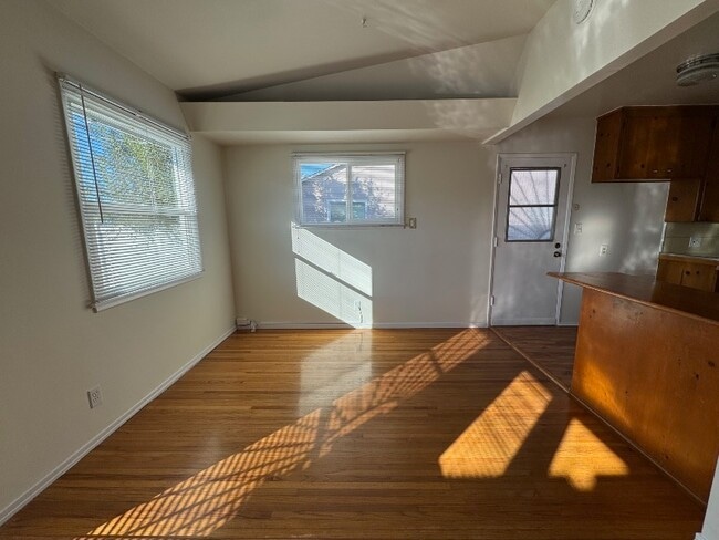 Foto del edificio - 5032 Scott St