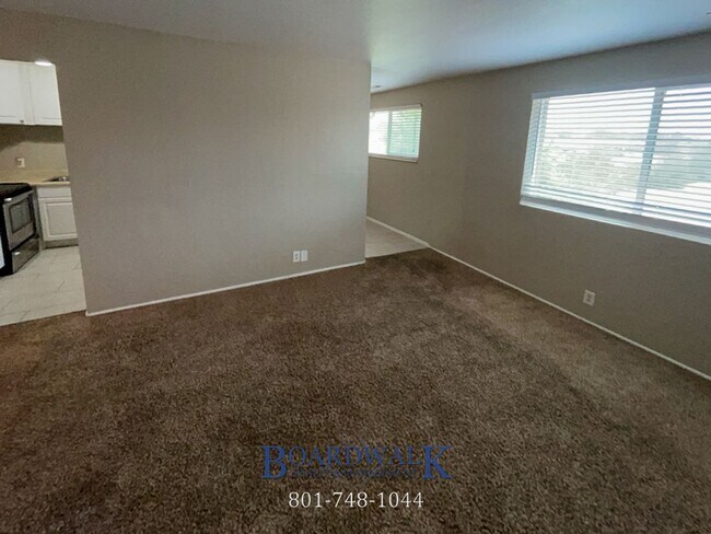 Building Photo - Recently Remodeled 2 bedroom in Salt Lake!