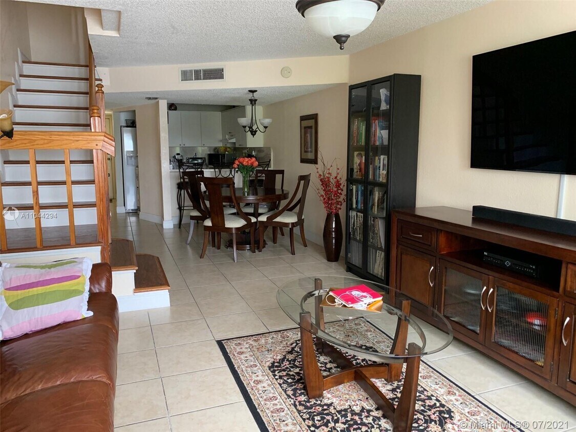 Primary Photo - 180 Royal Palm Rd