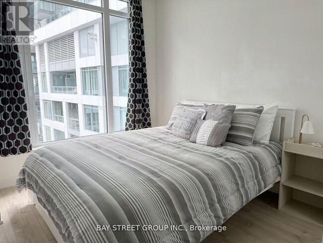 Building Photo - 27 Bathurst St