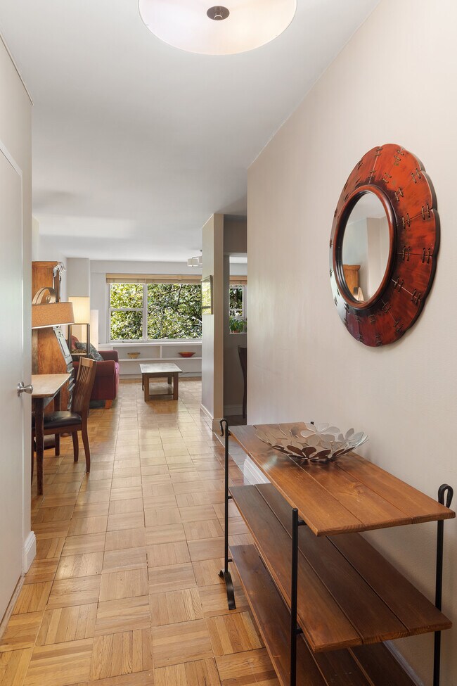 Foto del edificio - 572 Grand St