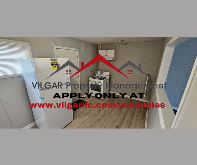Building Photo - 3 bed, 1 bath, slab home in Gary, IN