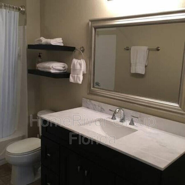 Foto del edificio - 13703 Richmond Park Dr N