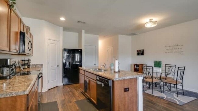 Building Photo - 313 Nixon Way