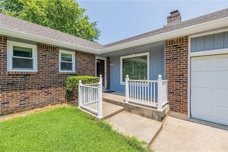 Building Photo - 430 N Persimmon Dr
