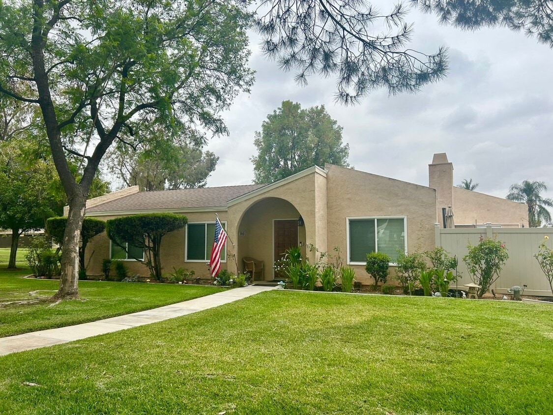 Charming 3 Bed Condo In Redlands - Charming 3 Bed Condo In Redlands