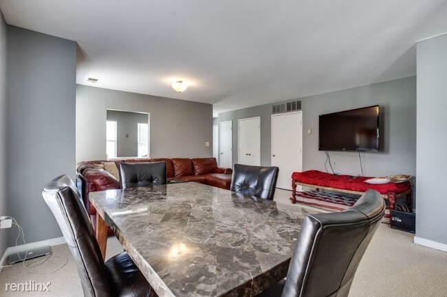 Building Photo - 2 br, 1 bath Condo - 716 Parkside Pl NE