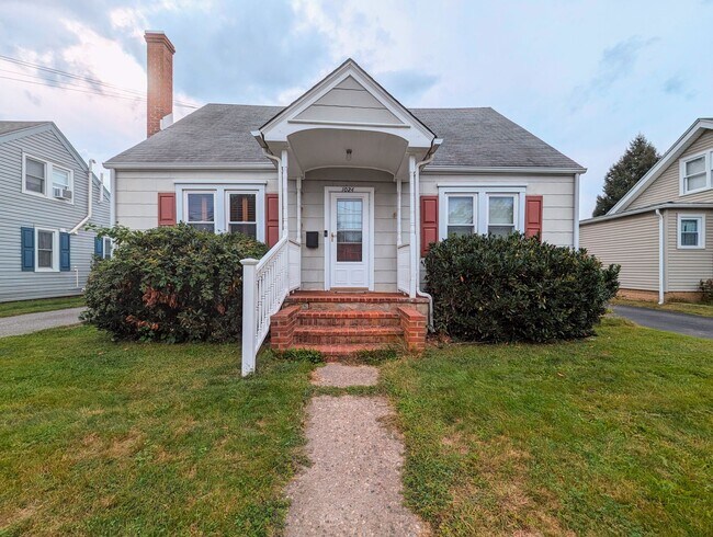 Foto del edificio - 3-Bedroom Gem with Master Suite and Detach...