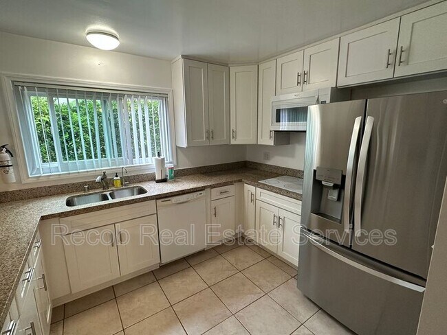 Building Photo - 4859 Campanile Dr