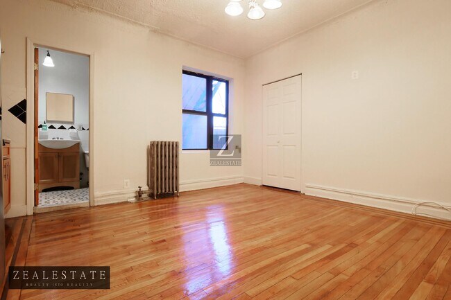 Building Photo - 299 Adelphi Street
