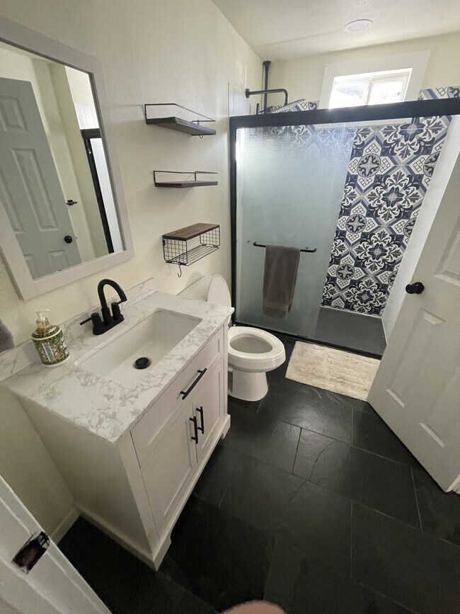 Foto del edificio - 4609 Elgin Ave