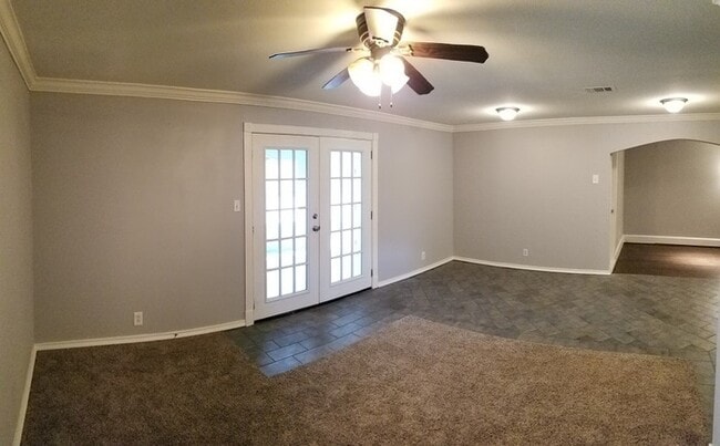 Building Photo - 1002 Quebec Dr