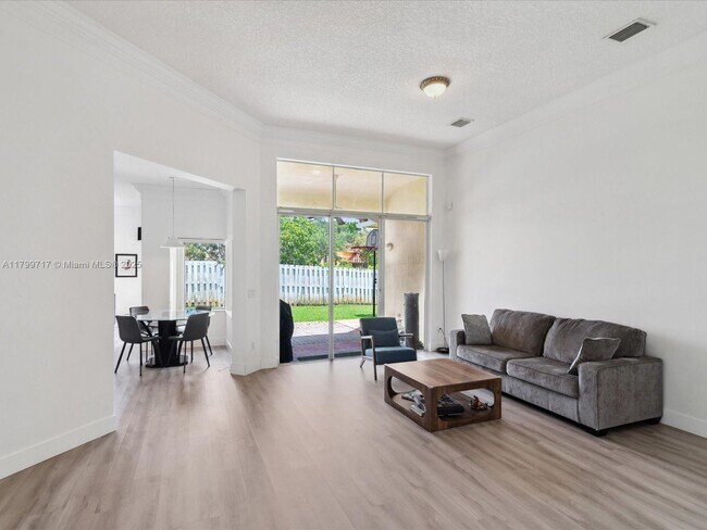 Foto del edificio - 16305 NW 15th St