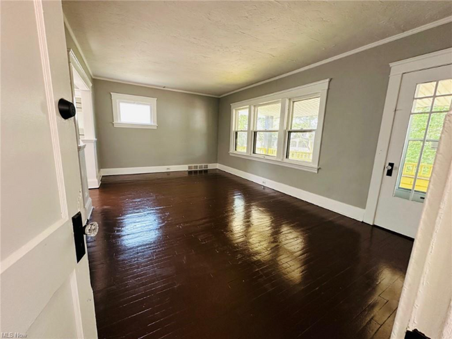 Foto del edificio - 8710 Vineyard Ave