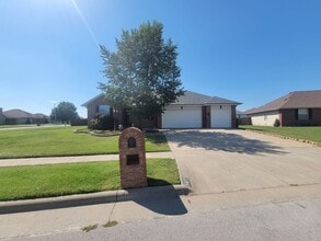 Building Photo - 5477 Basswood Ct W