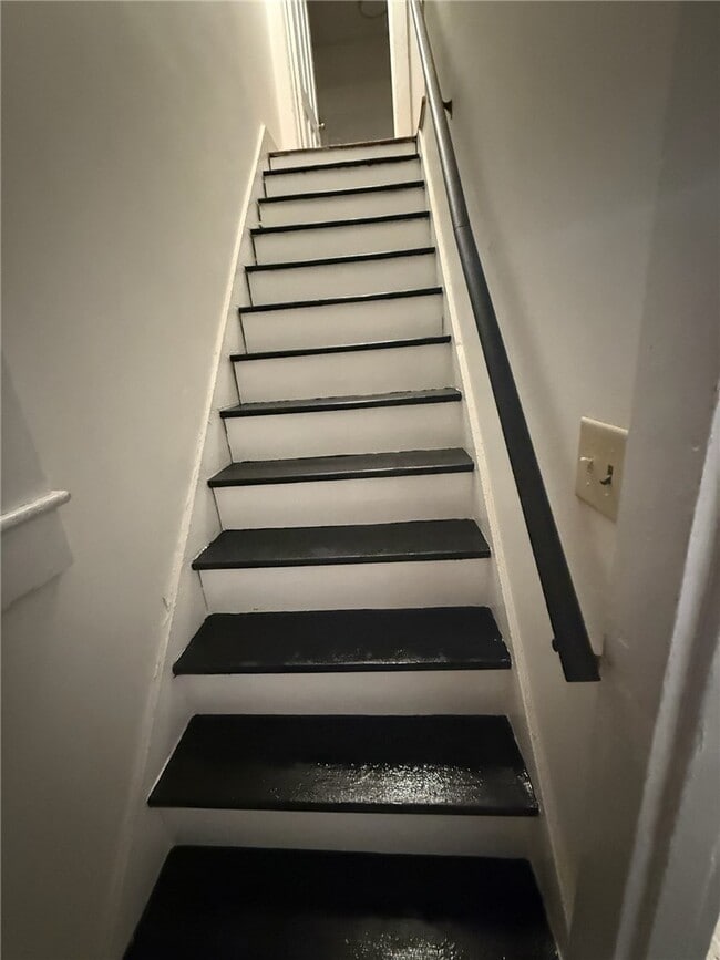 Building Photo - 42 Delaware St