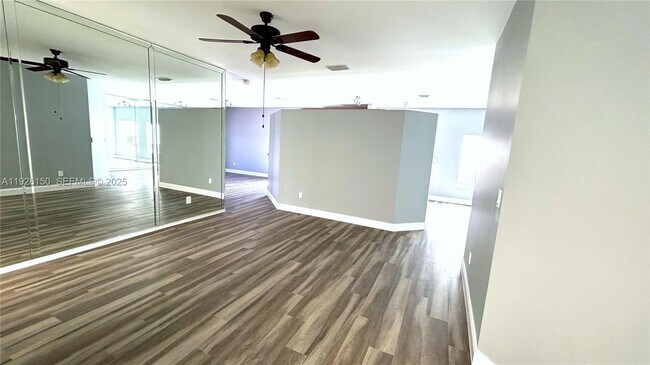 Foto del edificio - 17011 NW 13th St