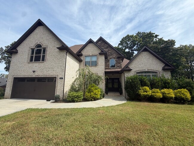 Building Photo - 637 Potomac Dr