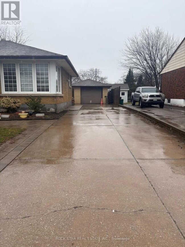 Building Photo - 3616 Dorchester Rd