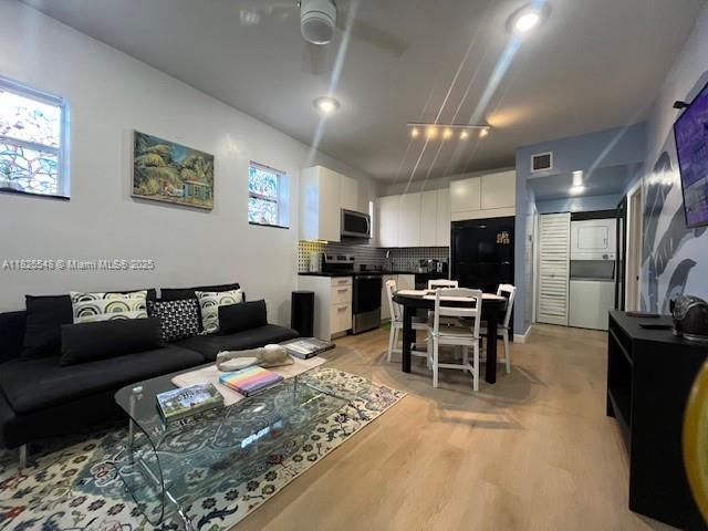 Foto principal - 8220 NE 1st Pl