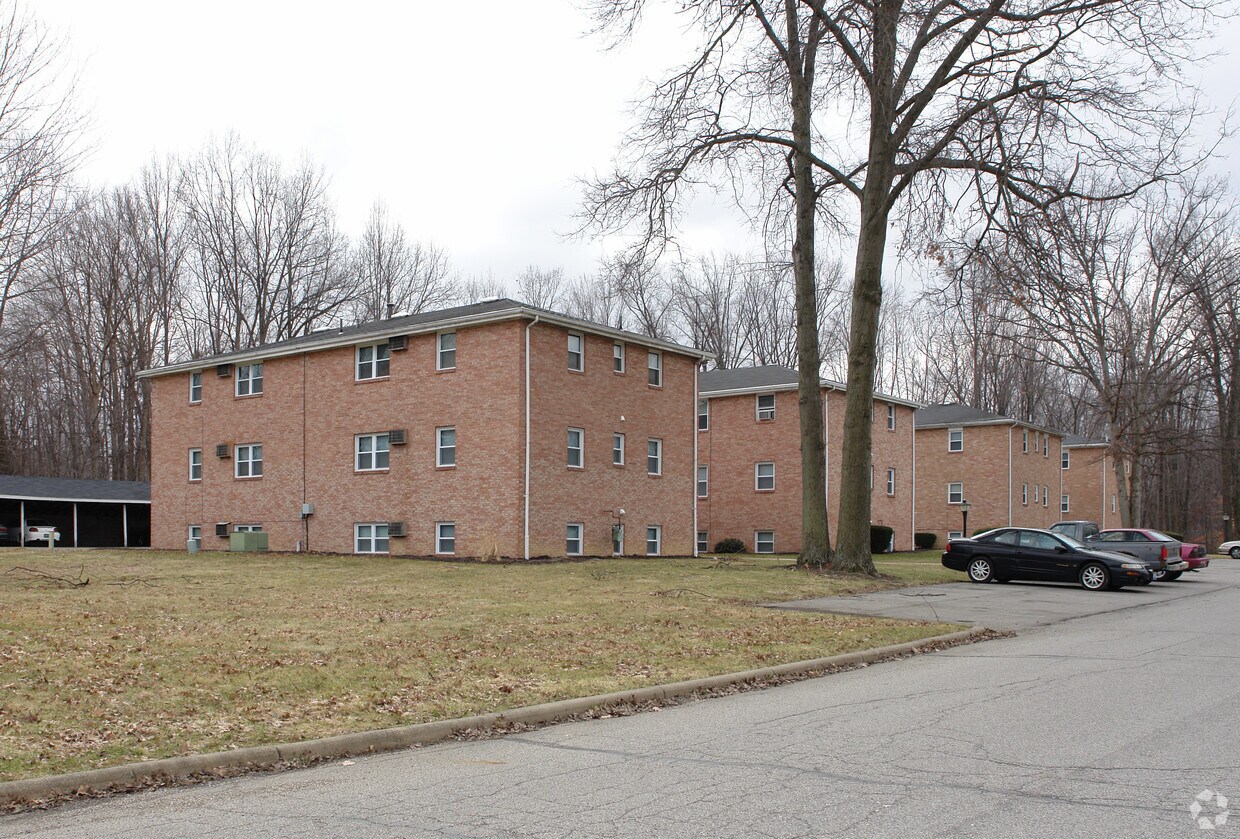 280340 Maplewood Dr, Cortland, OH 44410 Apartments in Cortland, OH